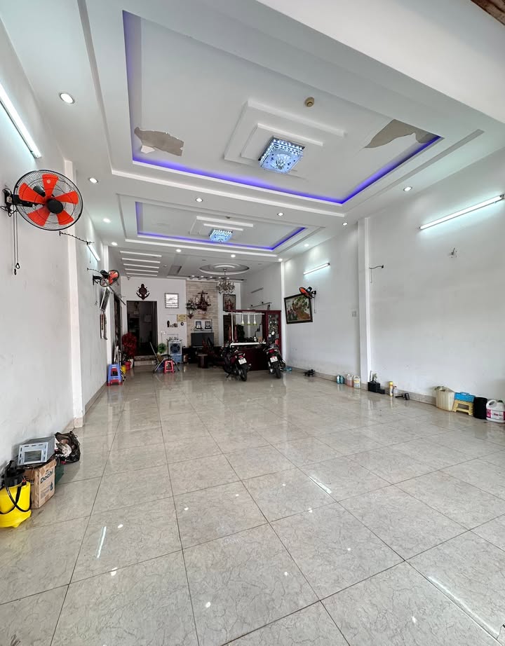 Nhà mặt tiền Lê Duẩn, Buôn Ma Thuột 200m² - Vị trí vàng kinh doanh!