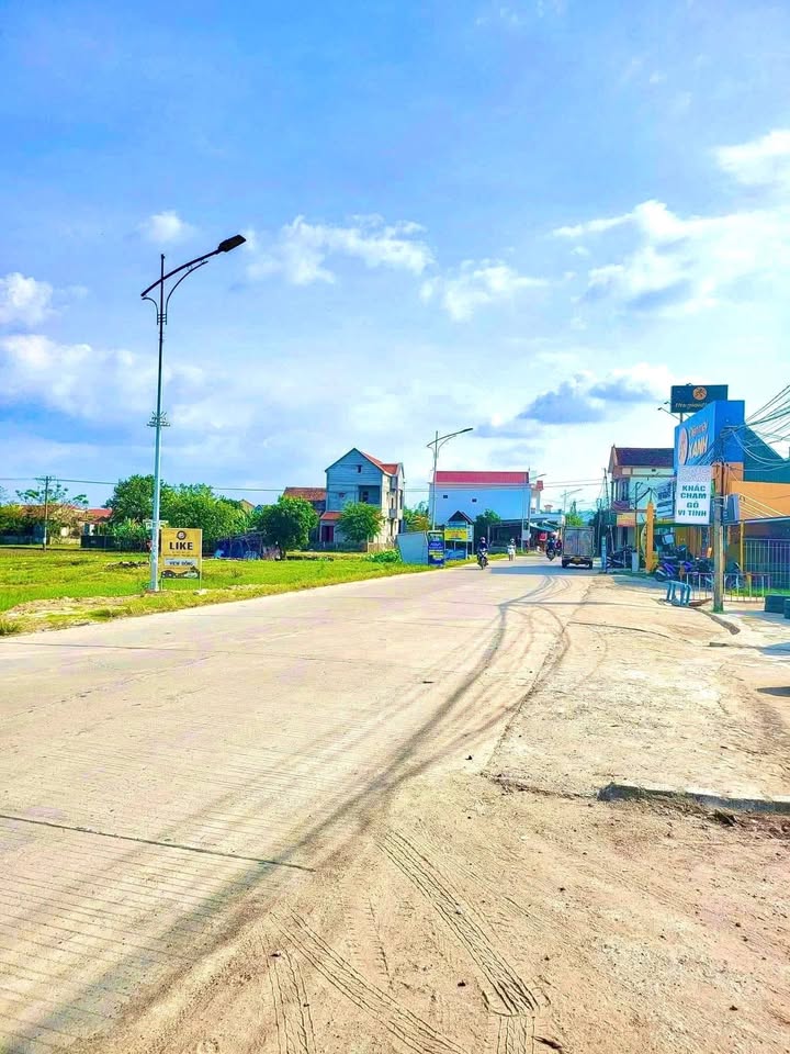 Đất nền 2MT Quảng Lộc, 211m² - Kinh doanh đắc địa đối diện Điện Máy Xanh