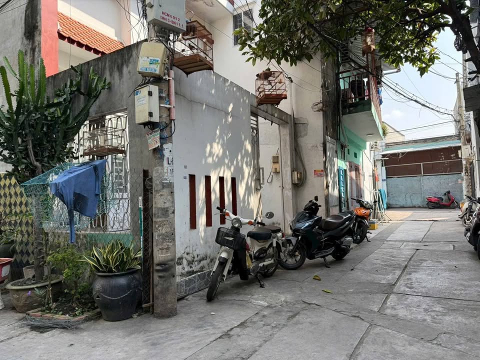 Nhà Riêng Bình Tân 102m² giá 6.1 tỷ - Ô tô vào tận nhà!