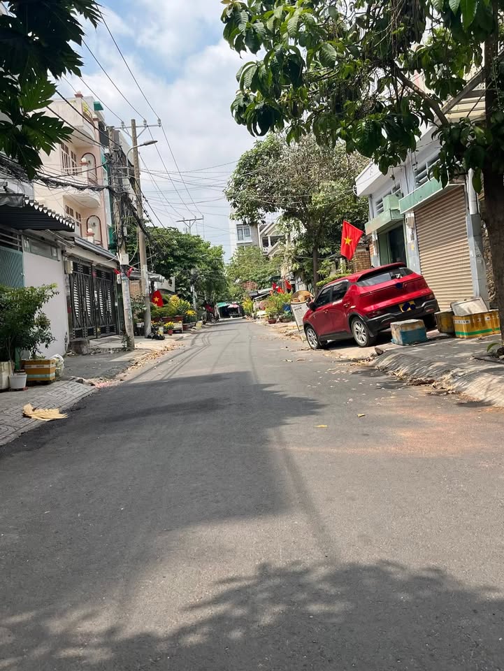 Nhà 2 Tầng 56m² Aeon Quận 11 - 3PN, Ô tô Đỗ Cửa, Giá 5 Tỷ