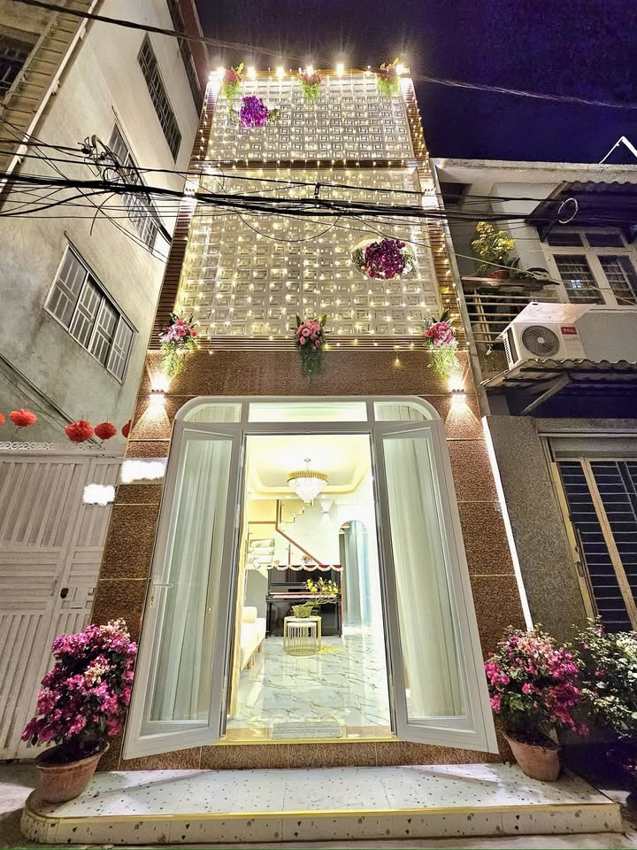 Nhà Riêng Quận Tân Bình 130m² - Ngay Metro 2, Full Nội Thất!