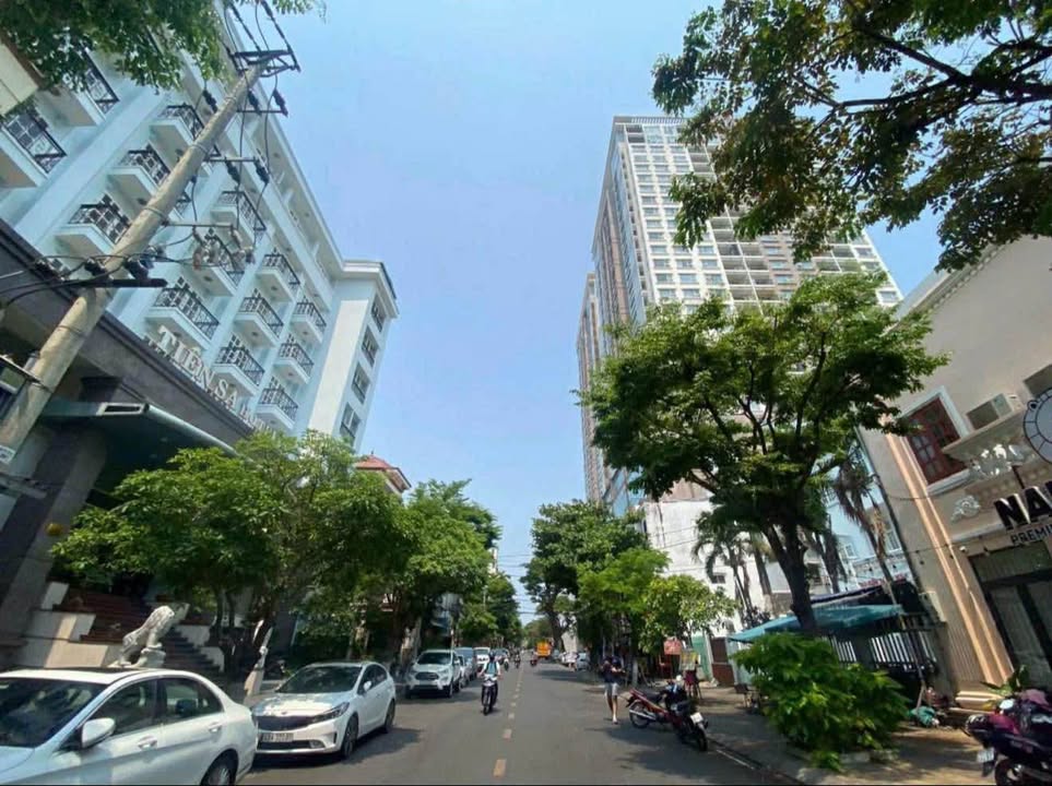 Nhà Phố Lý Thường Kiệt Đà Nẵng 240m² - Mặt tiền kinh doanh đắc địa!