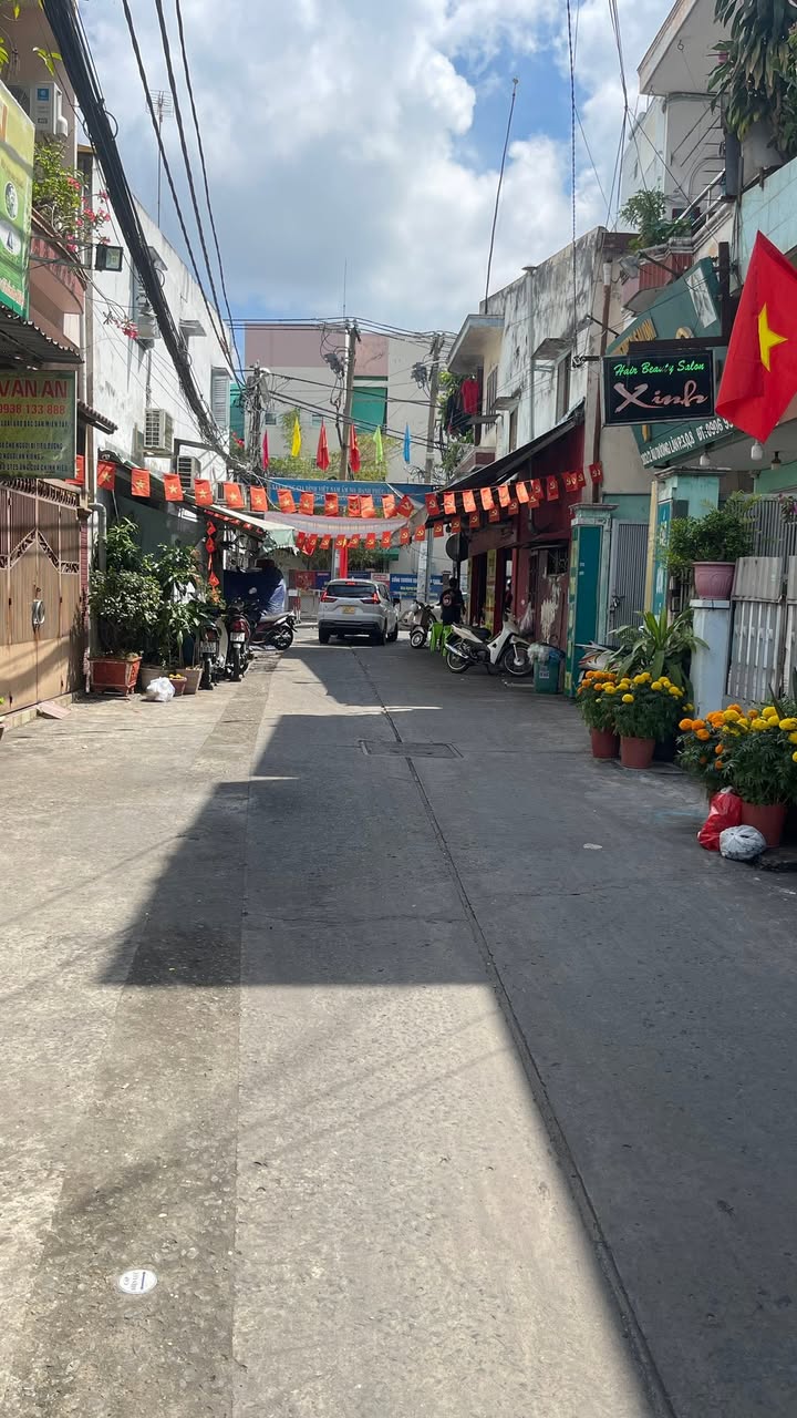 Nhà Âu Dương Lân Q8 62m² - Hẻm Ô tô Tránh, Sổ Hồng Sẵn!