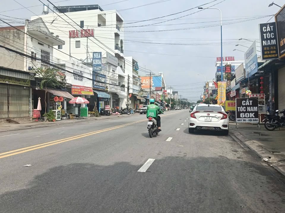 Nhà Mặt Tiền D1 VSIP 1 Bình Dương - 100m² - 7 Tỷ - Kinh Doanh Sầm Uất