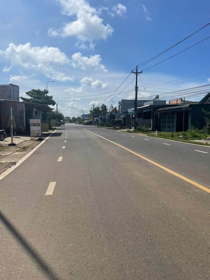 Nhà Mặt Tiền Gia Canh, Định Quán 464m² - Mặt tiền kinh doanh tiềm năng!