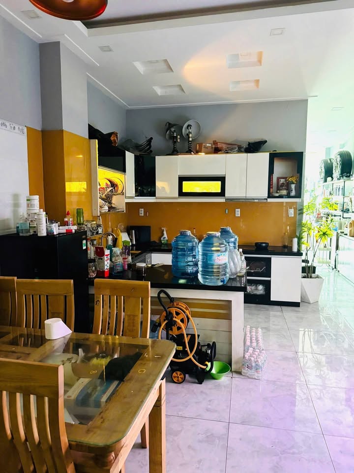 Nhà Phố Trung Tâm Bảo Lộc 85m² Giá 5.9 Tỷ - Mặt Tiền Kinh Doanh Vàng!