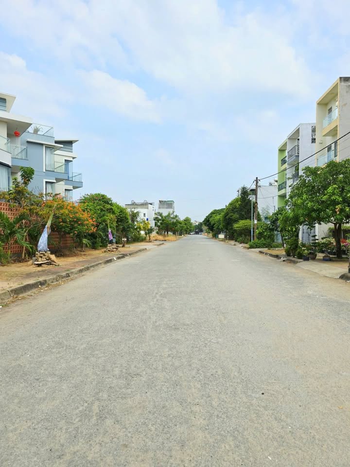 Đất nền Thủ Đức 110m² giá 5.7 tỷ - Sổ đỏ chính chủ