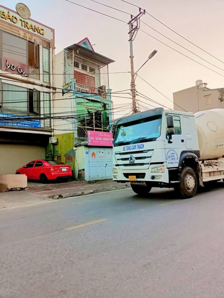 Nhà 3 Tầng Mặt Tiền Cẩm Phả - Kinh Doanh Sầm Uất, Đối Diện THPT Lê Hồng Phong
