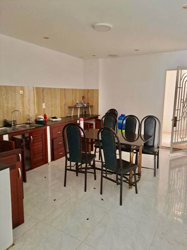 Nhà Riêng Lê Hồng Phong Bảo Lộc 100m² - Vị Trí Đẹp, Kinh Doanh Tốt!