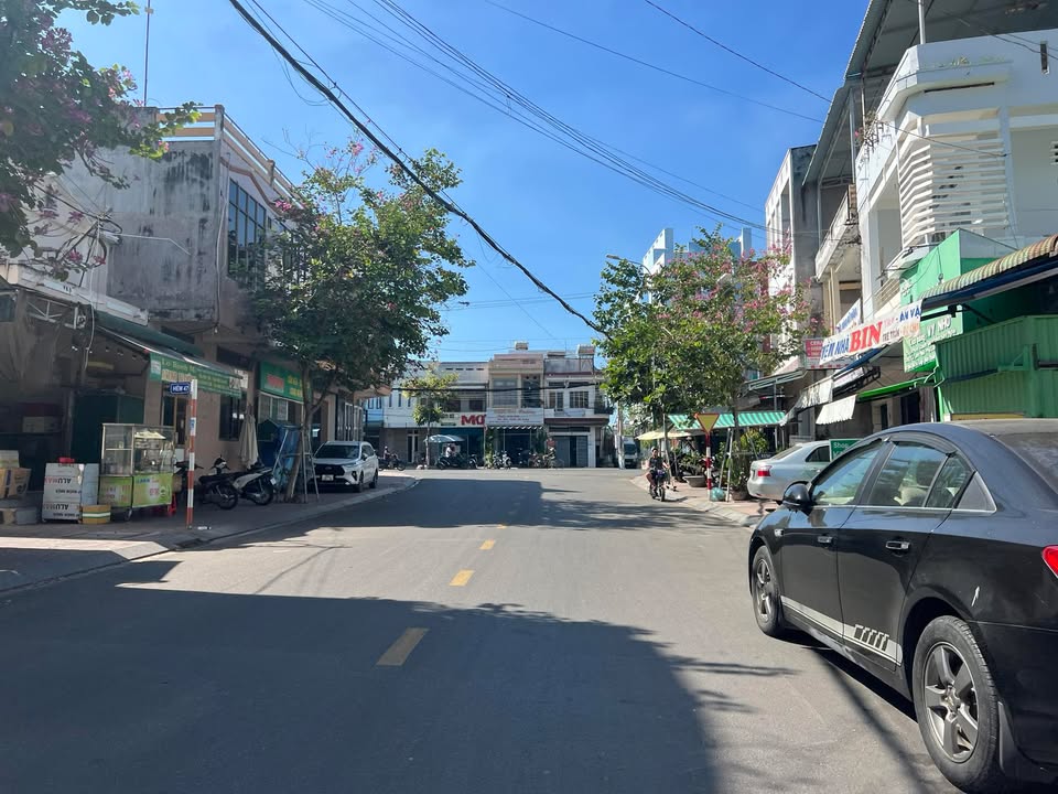 Bán Đất Tặng Nhà Cấp 4 Đường Bác Ái La Gi - 75m² SHR Thổ Cư