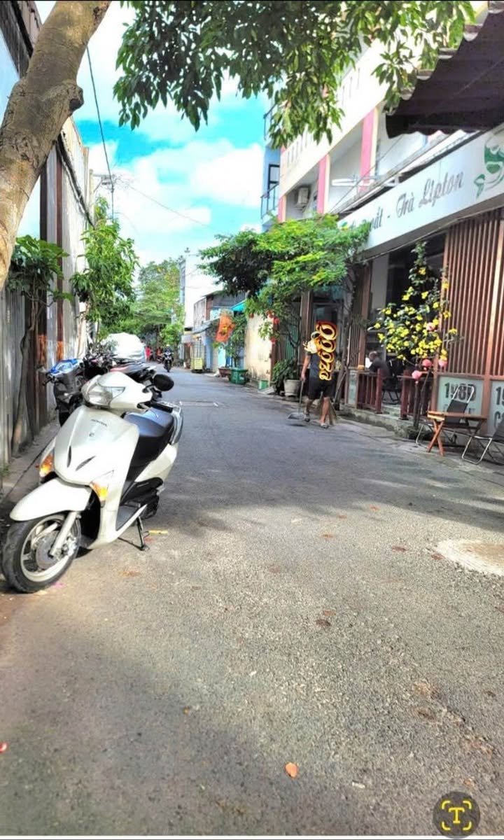 Nhà 2 Tầng & Đất Bình Tân 200m² - Chính Chủ, Hẻm Xe Tải Thông!