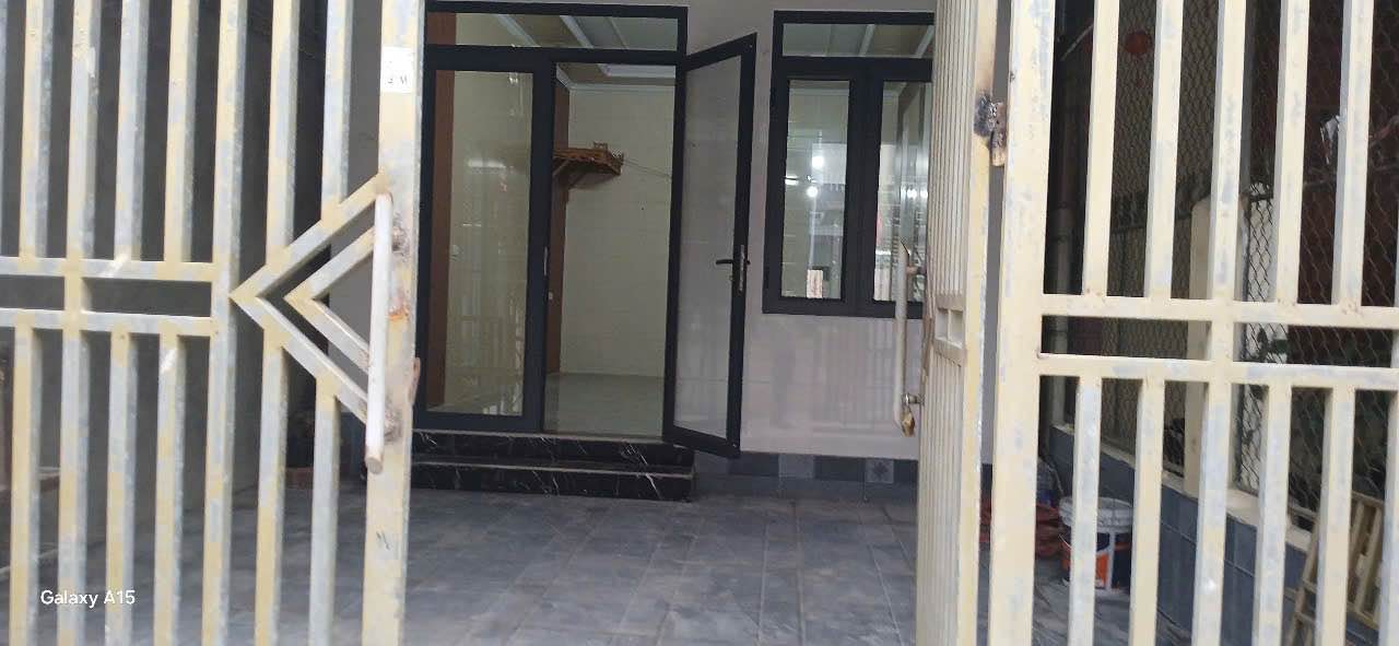 Nhà 100m² Phường Trần Phú, Hà Tĩnh - 2.55 Tỷ, Sẵn Sổ Đỏ, Ô Tô Vào Nhà