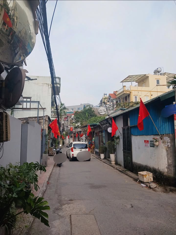 Nhà riêng Kim Quan Việt Hưng 45m² giá 9 tỷ - Ô tô vào tận nhà!