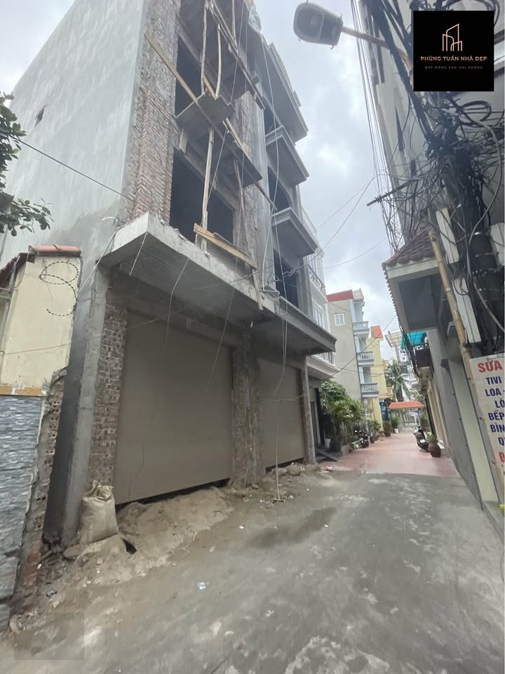 Nhà Phố Chợ Hàng 50m² x 4 Tầng - Thang Máy, Ô Tô Đậu Cửa - Giá 6.x Tỷ