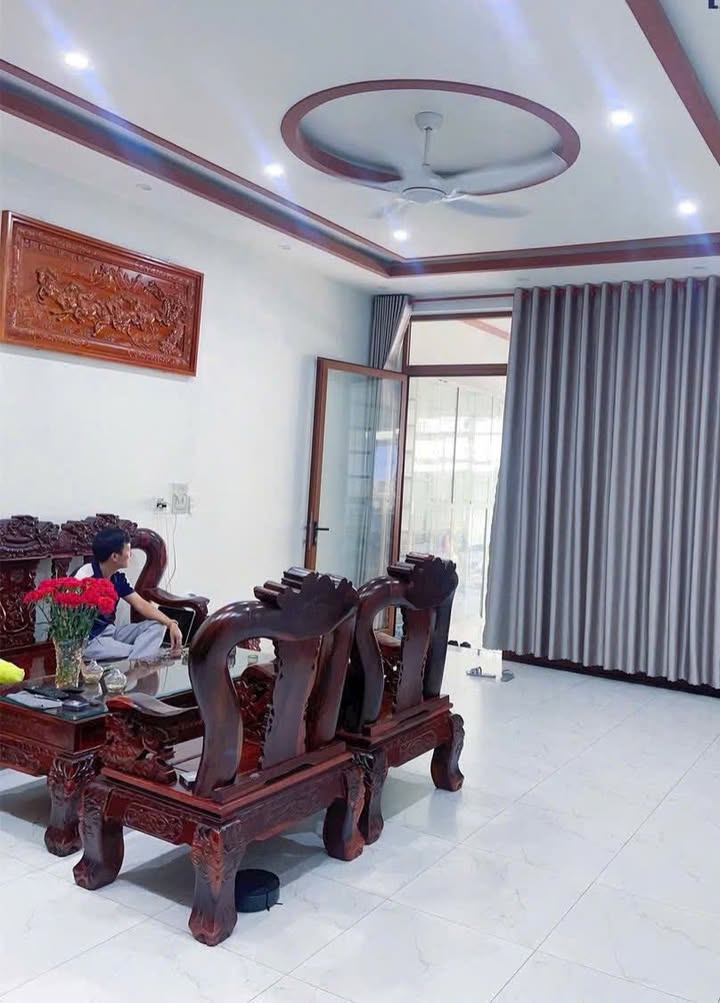 Nhà Phố Long Bình, Biên Hòa 100m² - Mặt Tiền Kinh Doanh, Sổ Riêng!