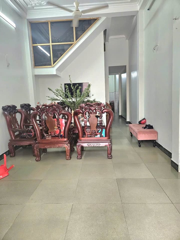 Nhà 2,5 tầng Mặt tiền Tôn Thất Thuyết, Sa Pa - 104m² Sổ Đỏ, Kinh doanh tốt