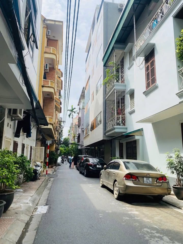 Nhà Riêng Mỹ Đình 35m² Nhỉnh 6 Tỷ - Ô Tô Đỗ Cổng, Sổ Đỏ Ngay!