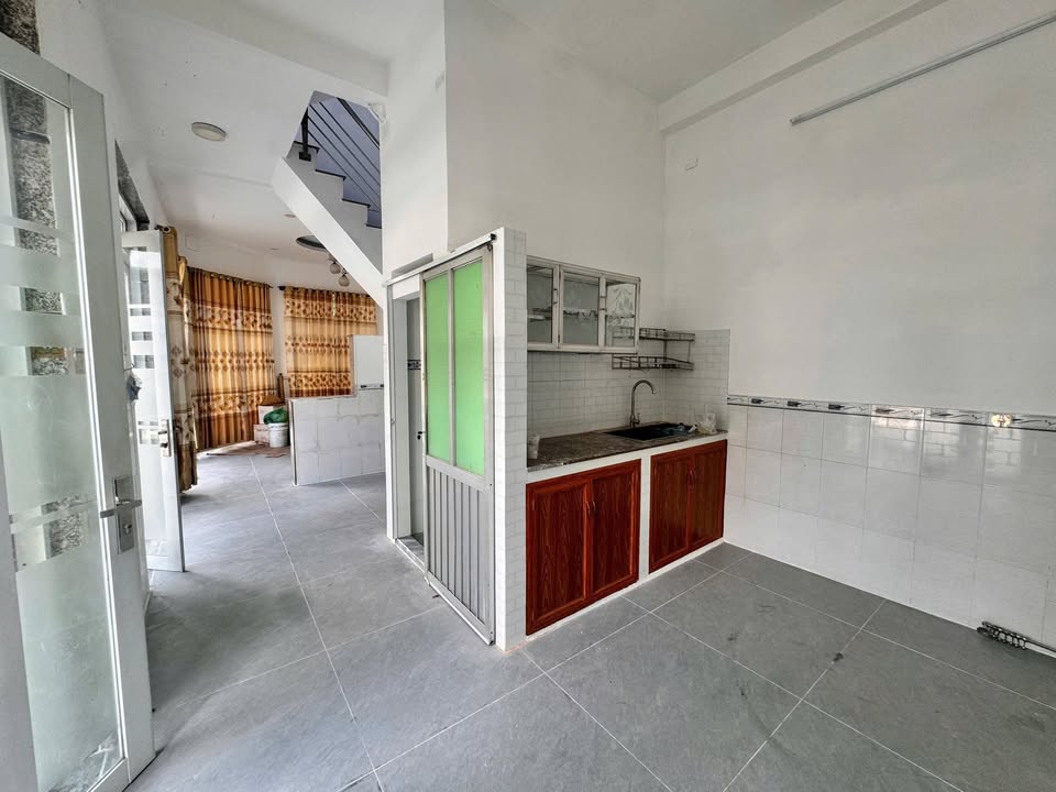 Nhà riêng Quận Tân Phú 52m² - 2 Mặt tiền kinh doanh, giá 20 triệu!