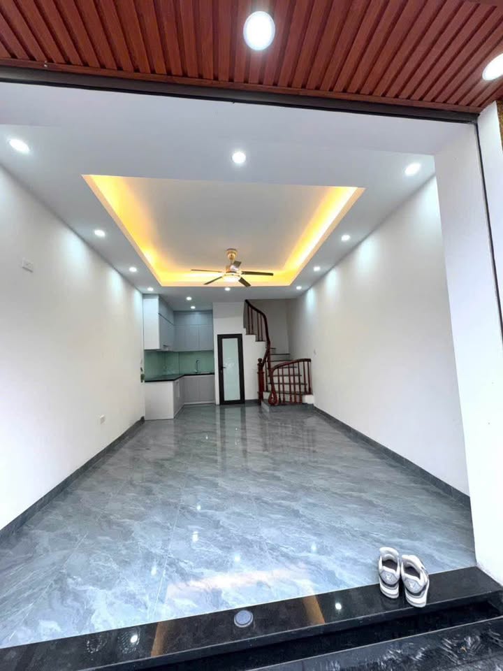 Nhà 30m² Vĩnh Hưng, Hoàng Mai - 4.48 Tỷ, Ô Tô Đỗ Cửa, Kinh Doanh Tốt
