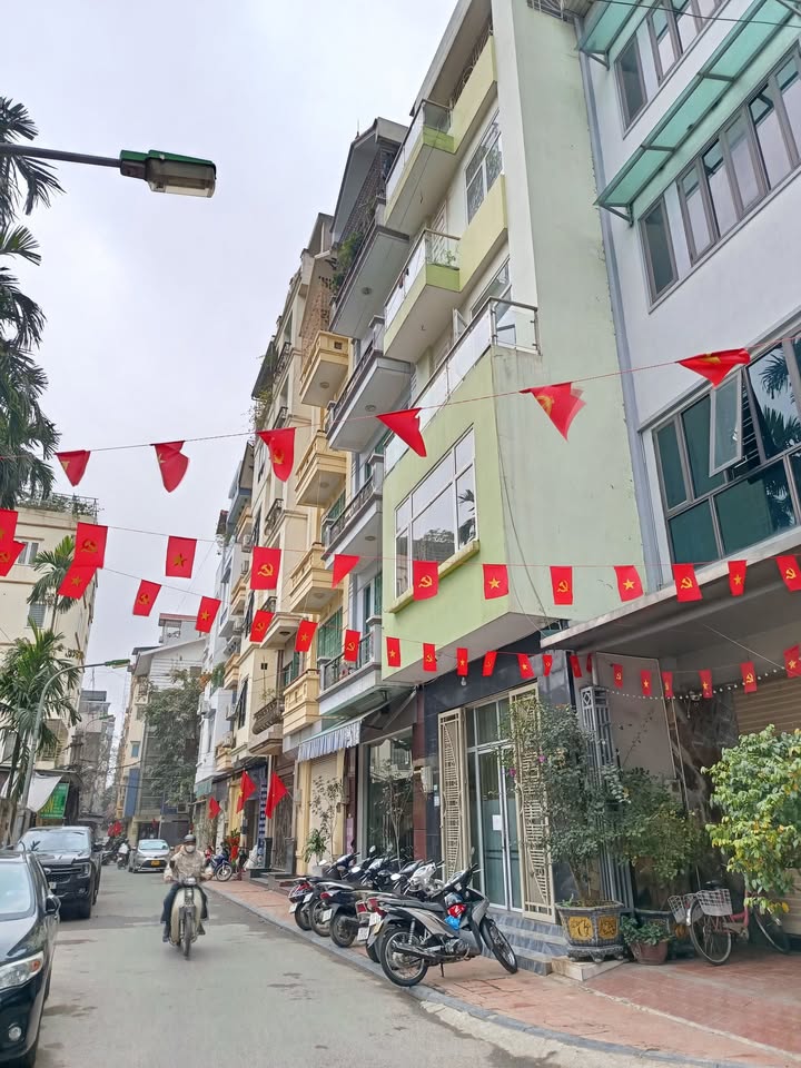 Nhà 5 Tầng Kinh Doanh Mặt Ngõ Ô Tô Trần Cung, Cầu Giấy - 33m²