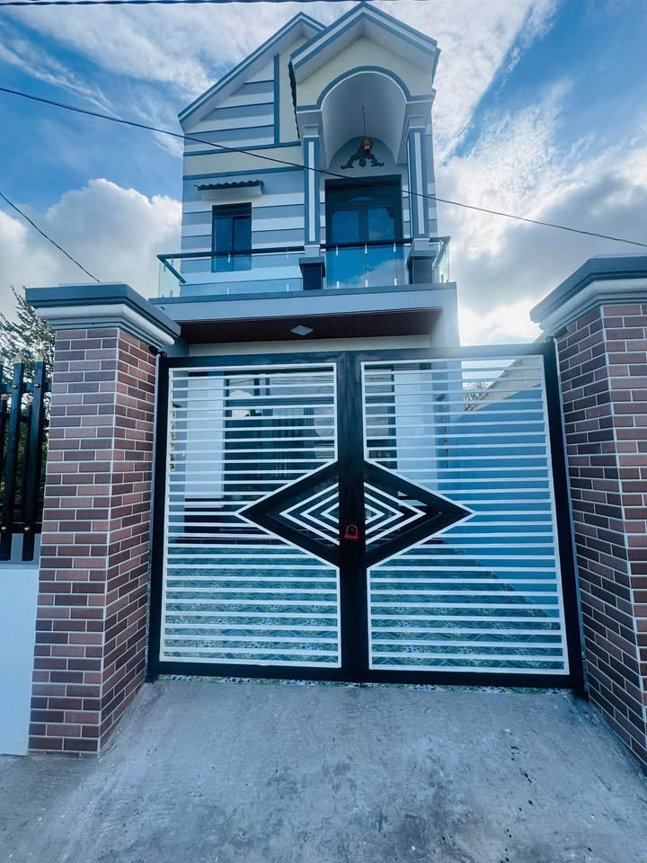 Nhà Thái Mới Xây 100m² - Sổ Hồng Riêng - Gần QL50, Tây Ninh