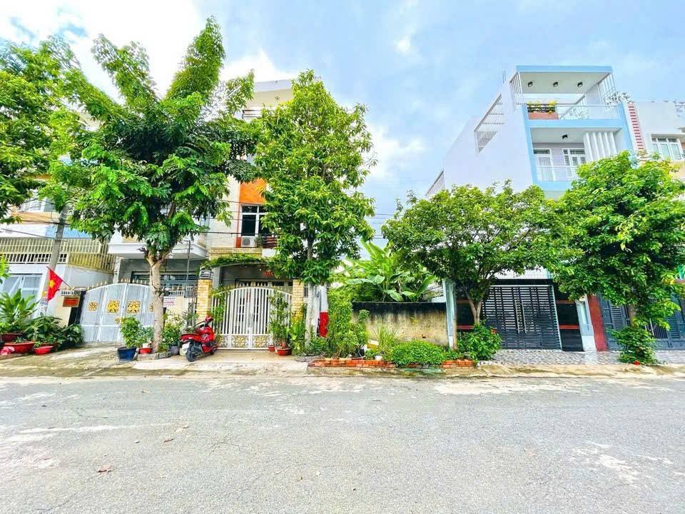 Đất nền Quận 7 100m² - Đất thổ cư 100%!