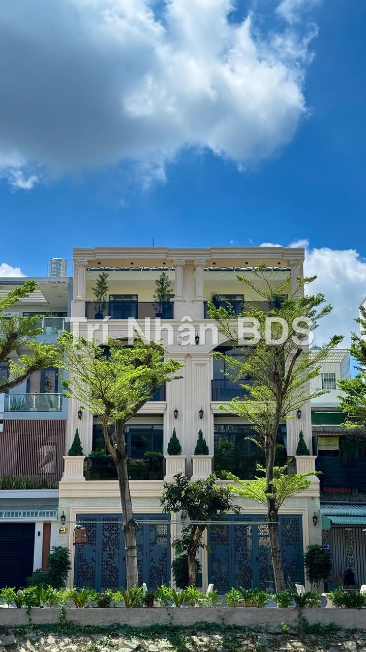 Nhà Phố Phú Mỹ Hưng Q7 180m² - Thiết Kế Hiện Đại, Thang Máy!