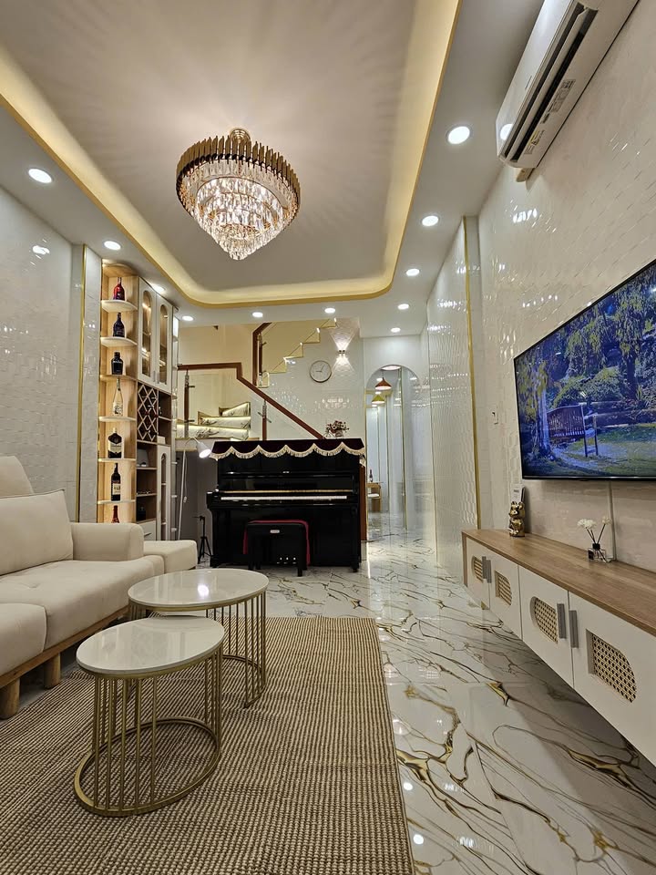 Nhà riêng CMT8 Tân Bình 45m² full nội thất - Sổ hồng sẵn!