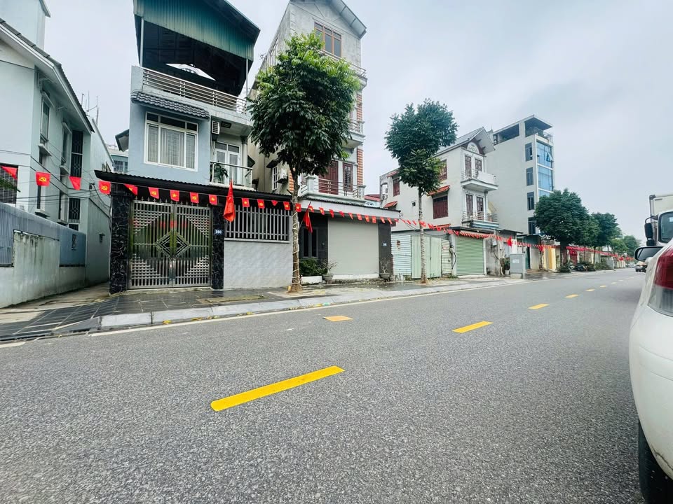 Đất nền Long Biên 30m² - Sổ đỏ chính chủ, tặng nhà đẹp!