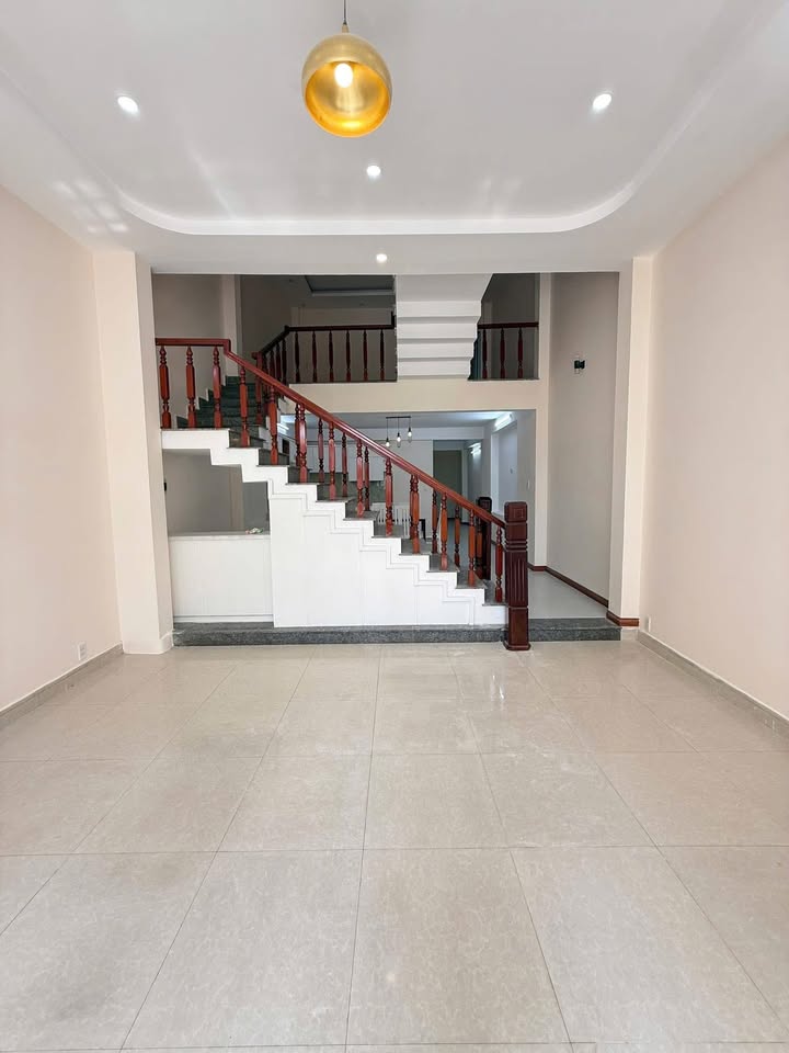 Nhà 3 tầng Dương Văn Nga, Đà Nẵng 100m² - Vị trí vàng kinh doanh!