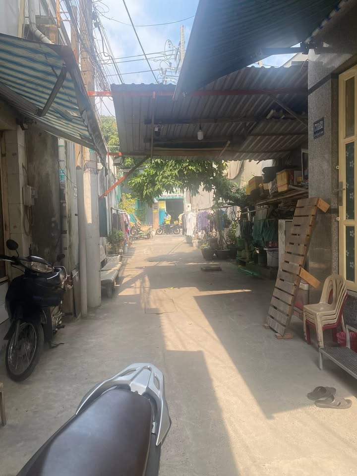 Nhà Riêng Phạm Hùng 31m² chỉ 2 Tỷ - Ô Tô Vào Tận Nhà!