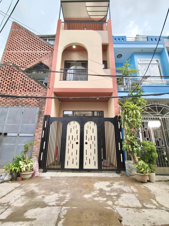 Nhà 3 tầng Liên Chiểu 54.7m² - Đối diện chợ, gần biển, sổ hồng sẵn!