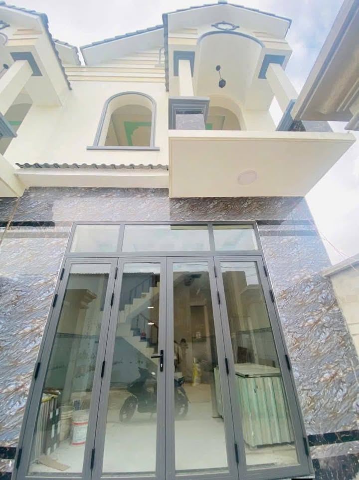 Nhà riêng Hóc Môn 85m² - Ô tô vào tận nhà, giá chỉ 3.7 tỷ!