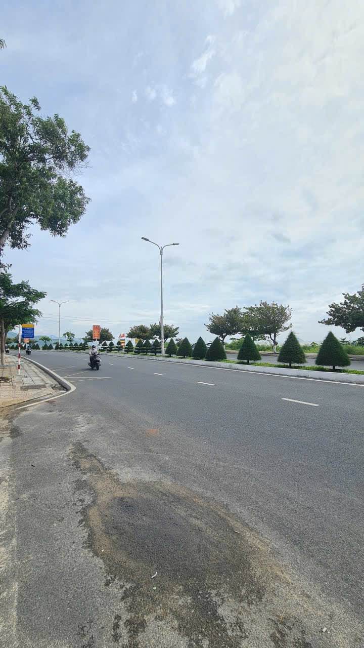 Đất nền Phạm Văn Đồng Nha Trang 51,6m² giá 6,2 tỷ - Xây dựng tự do