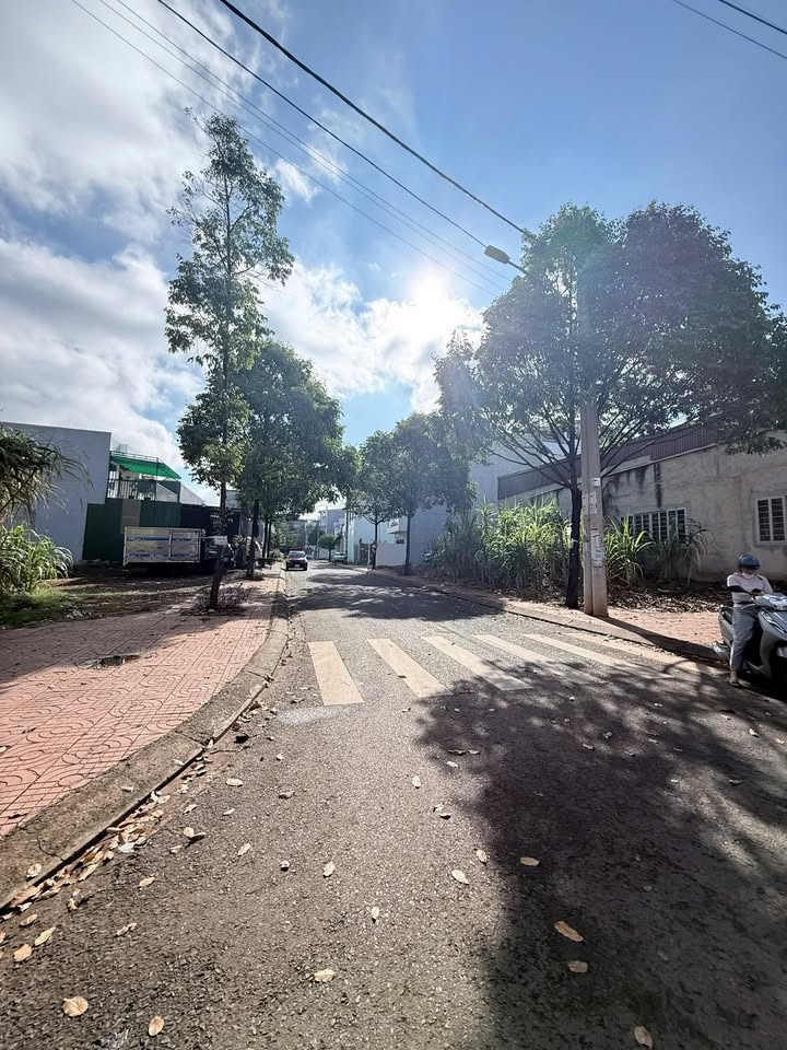 Nhà Phố Buôn Ma Thuột 100m² - Vị trí đắc địa, kinh doanh đỉnh cao!