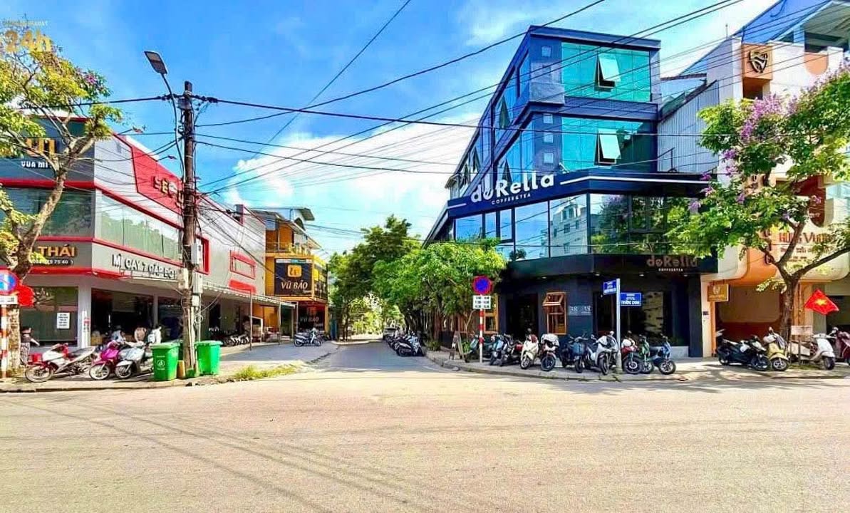 Nhà phố Nguyễn Phong Sắc, Huế 102m² - Mặt tiền kinh doanh 6.5 tỷ!