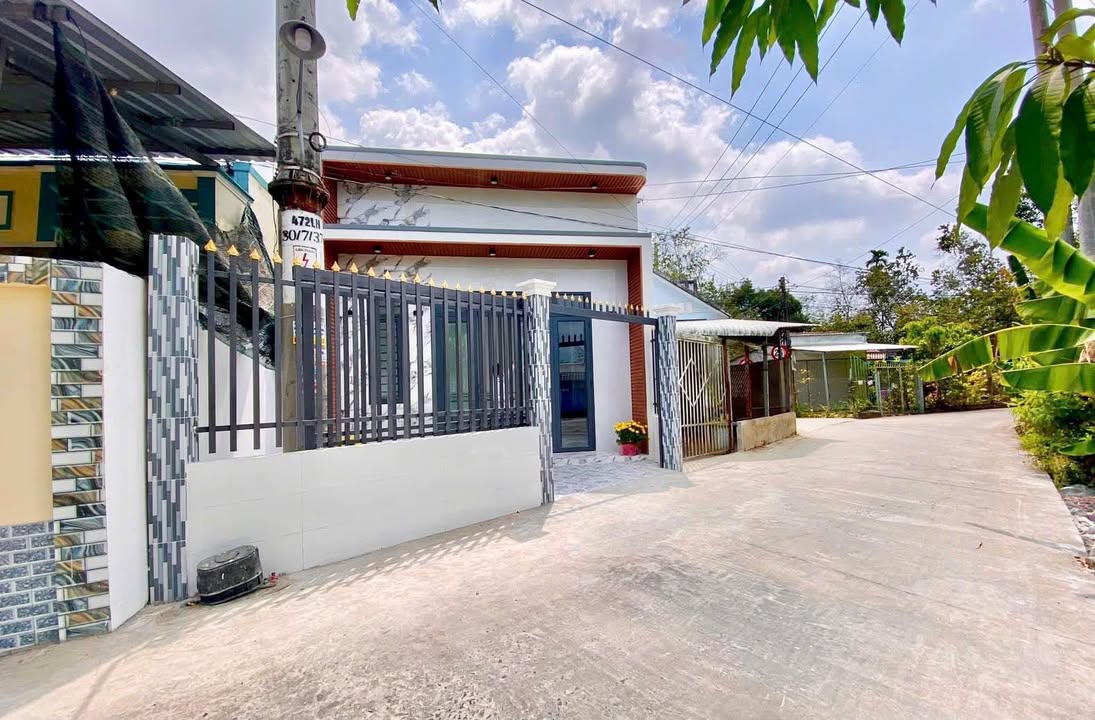 Nhà Trệt Rộng 100m² Cần Thơ - Sẵn sàng ở ngay, giá chỉ 1.63 tỷ!