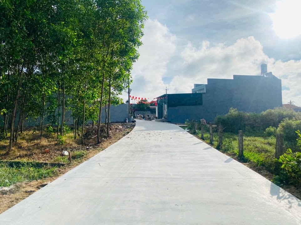 Bán Đất Nền La Gi 126m² Sổ Riêng - Giá 700 Triệu, Sẵn Sàng Xây Nhà