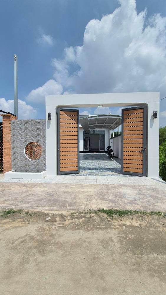 Nhà Tây Ninh 210m² Hướng Tây - Sổ Hồng Thổ Cư, Sẵn Sàng Đón Chủ Mới