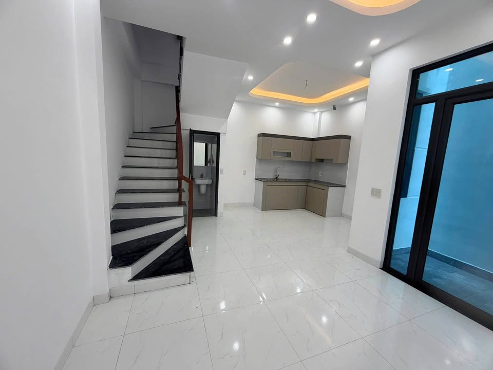 Nhà 3 Tầng Trung Tâm TP Thái Bình - 3PN, Sân Xe, 1 Tỷ++