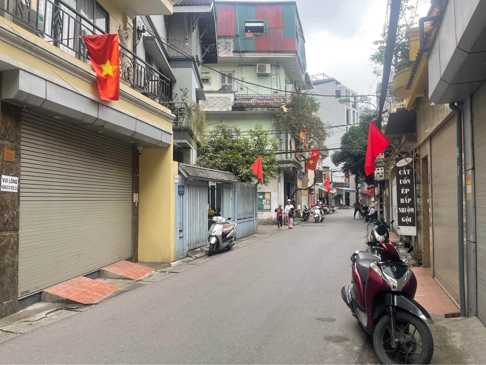 Nhà Mặt phố Yên Lạc, Hai Bà Trưng 34m² KD Sầm uất - Giá 14.8 Tỷ