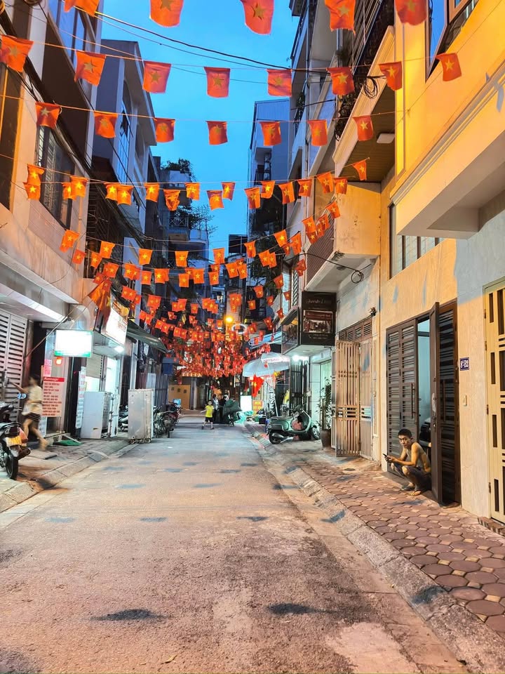 Nhà Phố Mai Dịch, Cầu Giấy 109m² - Mặt Tiền Kinh Doanh, Đầu Tư Sinh Lời!