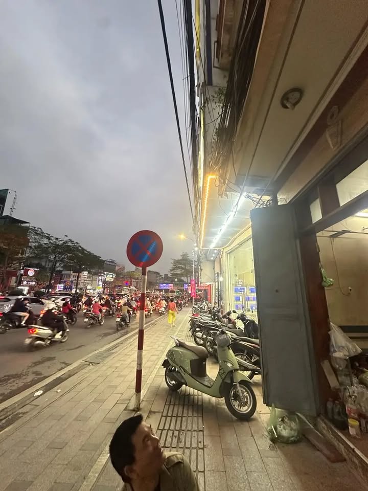 Nhà phố Xã Đàn, Đống Đa 80m² - Mặt tiền kinh doanh đắc địa!