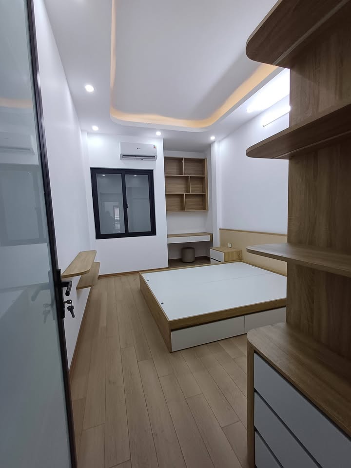 Nhà Lĩnh Nam Hoàng Mai 50m² - Ô tô vào tận nhà, sổ đỏ nở hậu!