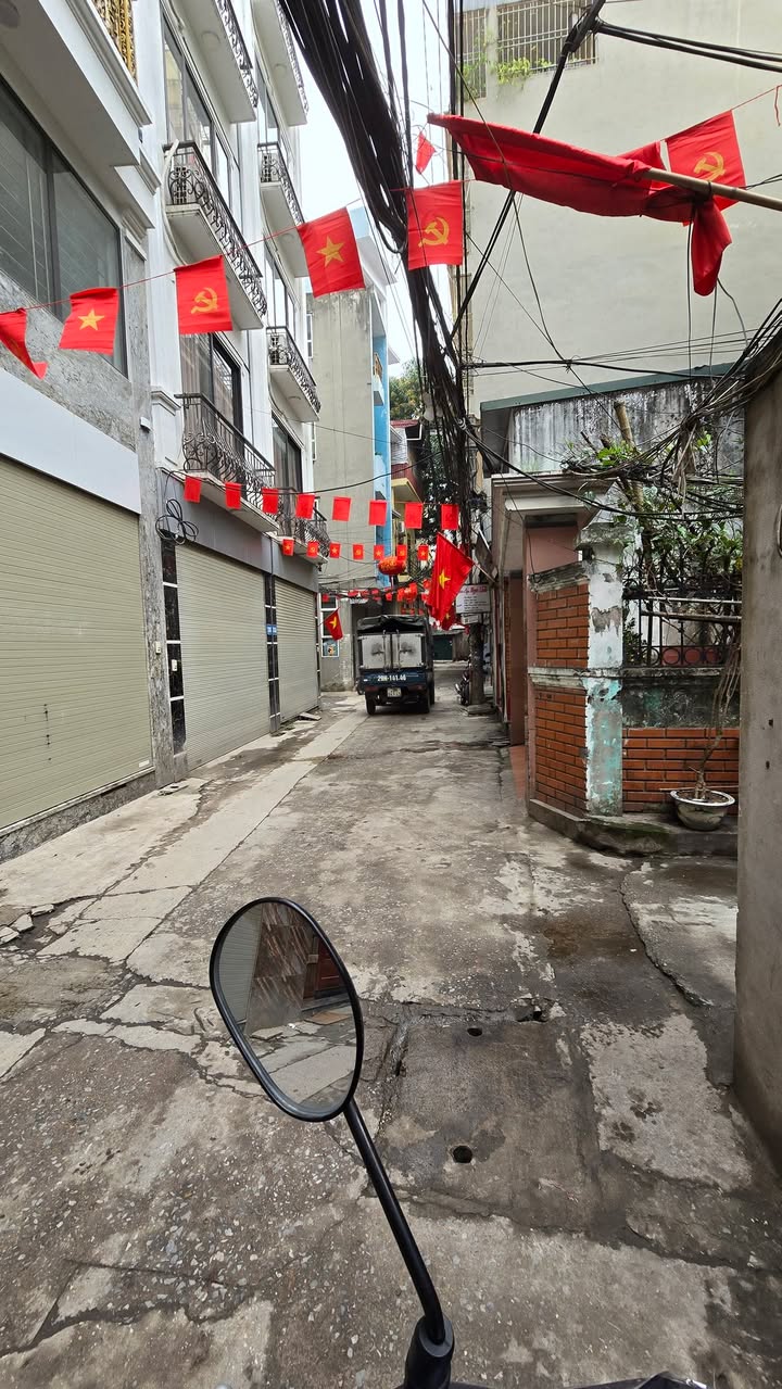 Nhà 5 tầng Cầu Bươu 30m² - Hơn 5 tỷ, Sẵn sàng ở ngay!