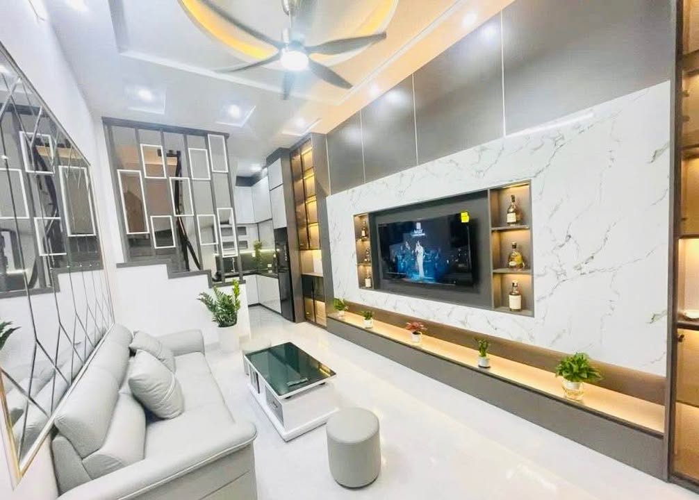 Nhà Giải Phóng 20m² 5 tầng - Ô tô đỗ gần, giá tốt hiếm có!