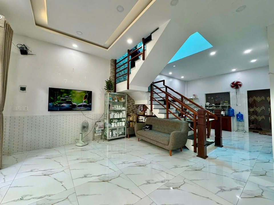 Nhà 2 Tầng Hẻm Cầu Dứa Nha Trang - 109.8m² - 3.7 Tỷ