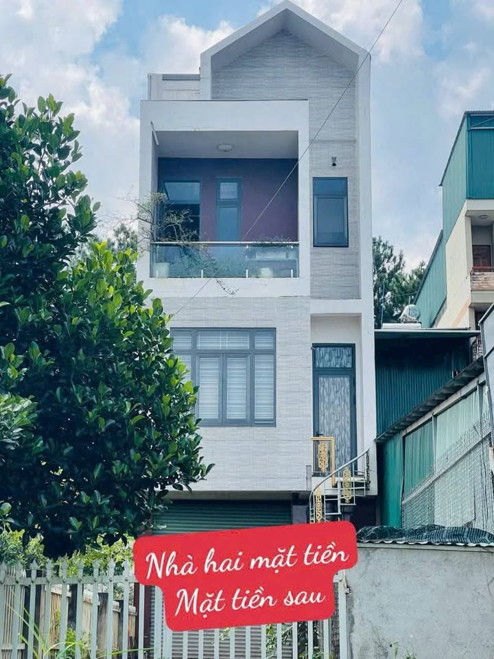 Nhà Mặt Tiền Trần Phú Đồng Hới - Kinh Doanh Đỉnh Cao, 3 Tầng 3PN