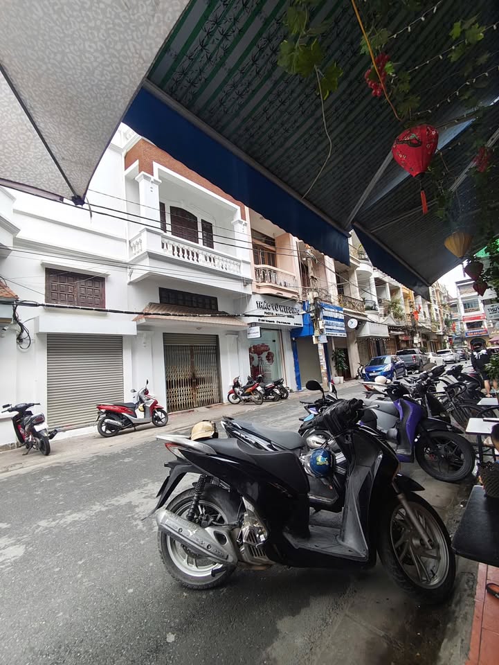 Nhà Trần Nguyên Hãn 72m² - Ô tô vào nhà, kinh doanh đỉnh!