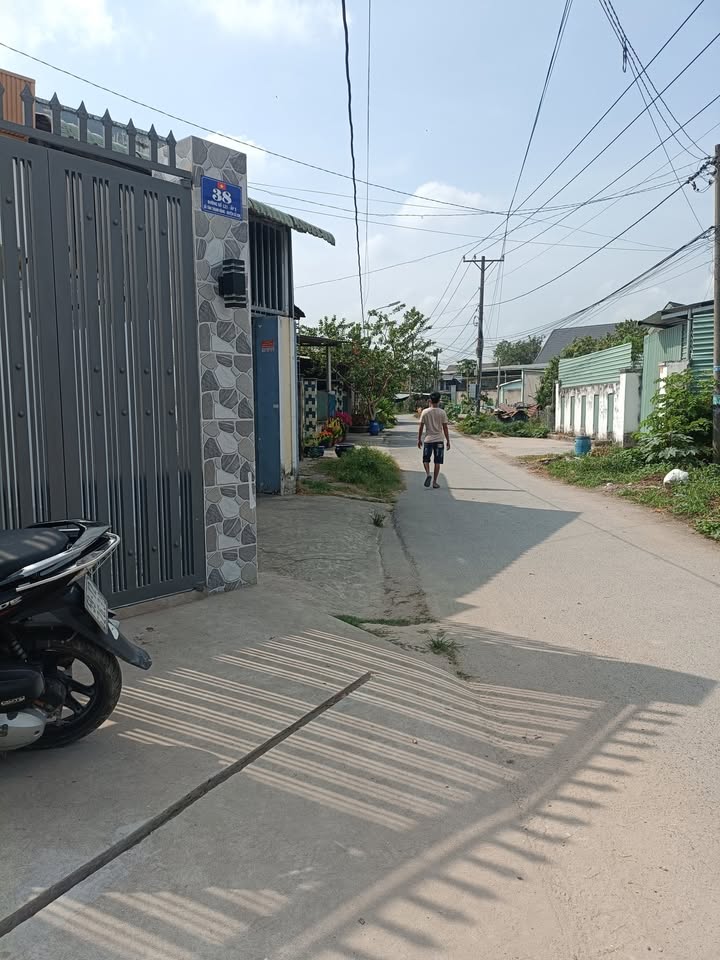 Nhà Xã Tân Thạnh Đông 93m² 2.6 tỷ - Ô tô vào tận nhà!